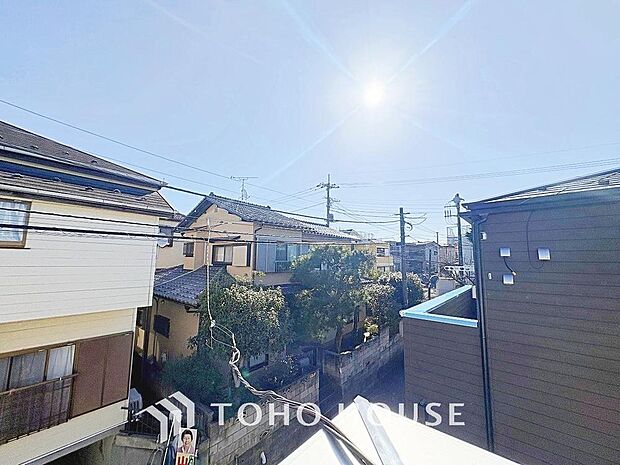 その豊かな眺望にふさわしい空間には、通風・採光にも優れ、心地よい光と風があふれています。