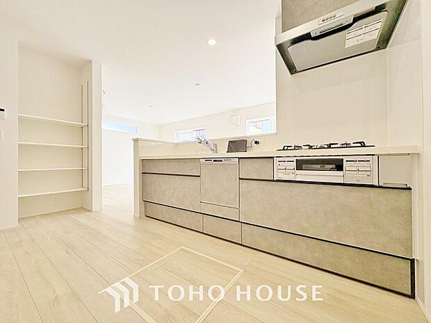 お料理の上手な方が、独壇場でお料理の腕を披露するスタイルに向いているキッチンです。