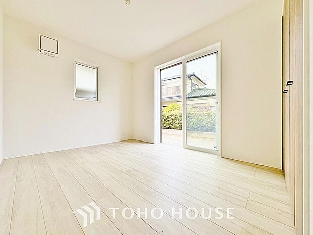 快適な光を取り入れ、心地よい風を取り入れます。収納スペースもあり、生活しやすい居住スペースです。