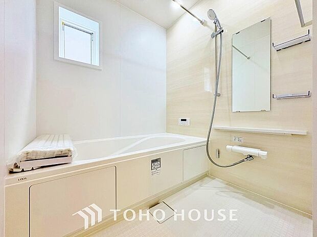 一日の疲れを癒すための心地よいバスタイムを演出する浴室はゆとりあるサイズを採用。