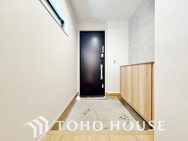 ゲストを招き、家族を迎える玄関は、ディスプレイや照明にこだわってみてはいかがでしょうか。