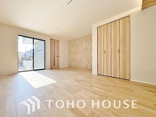 家族皆が集まる場所だからこそ、一番明るく使い勝手のいい空間に仕上げております。