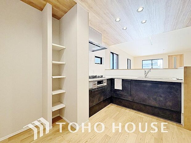 広々キッチンを採用。みんなで作った料理を召し上がりながらの会話は、どのような物になるのでしょうか。