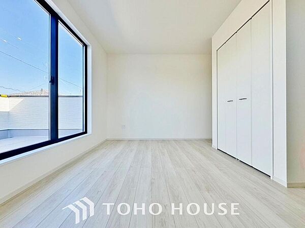 一日の疲れを癒やしてくれる主寝室。時を忘れて過ごす場所として過ごせるお部屋。