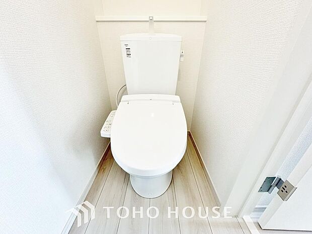 清潔な空間であって頂けますように、目に留まるだけではなく、汚れをふき取り易いフロアと壁紙をチョイス。