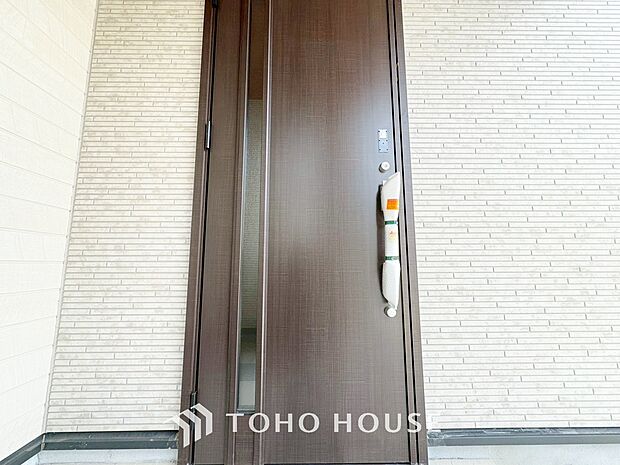 毎日みんなを見送り、そして迎え入れる場所だから。帰りたくなる家をテーマに設計した、自慢の玄関です。