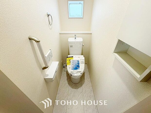 清潔な空間であって頂けますように、目に留まるだけではなく、汚れをふき取り易いフロアと壁紙をチョイス。