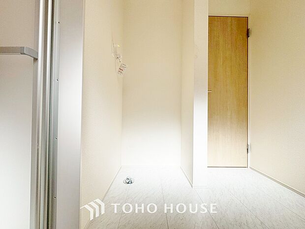 脱衣所内に洗濯機を置けるスペースを確保!ご家族のお洗濯物を洗う際にも大容量の洗濯機を置けて便利です。