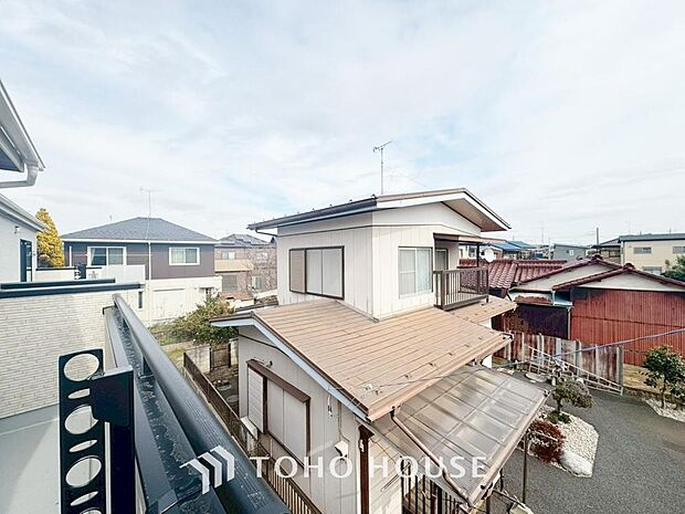 その豊かな眺望にふさわしい空間には、通風・採光にも優れ、心地よい光と風があふれています。