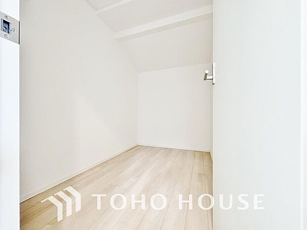 スポーツ用品等のかさばる物やしばらく使わない物を保管する場所として納戸は最適です。