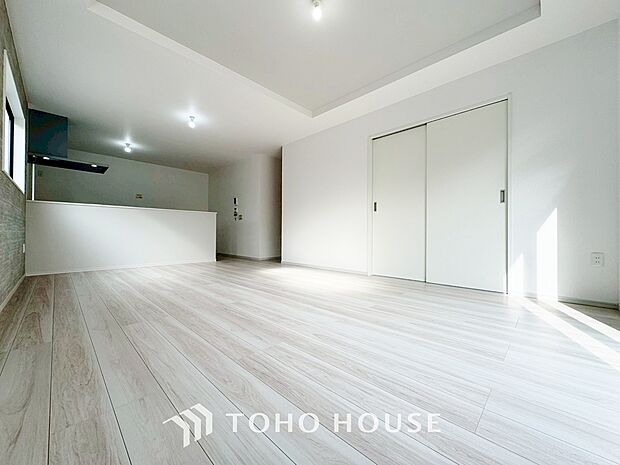 作り手の「気持ちの良いリビングでお過ごししていただきたい」という思いを感じさせます。