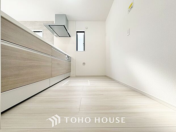 充実した収納スペースを搭載したシステムキッチンは、日々の家事がはかどります。