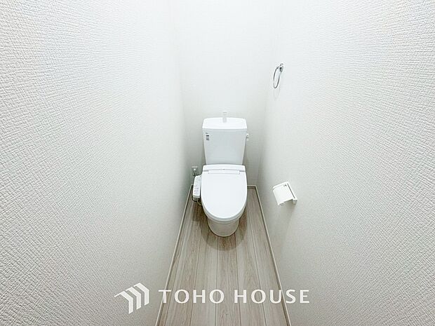 トイレには快適な温水洗浄便座付