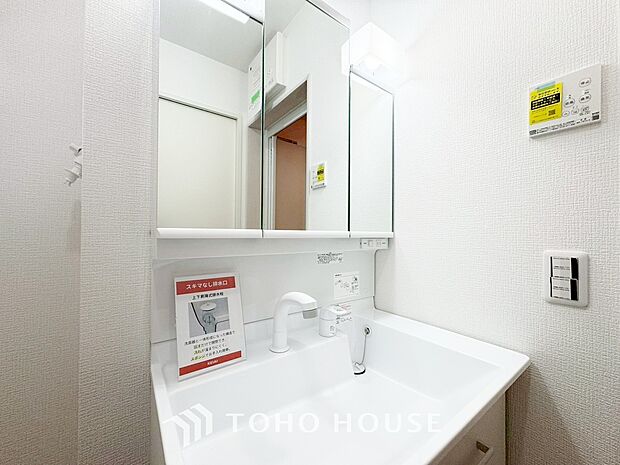 シンプルだからこそ使いやすい。スタンダードなデザインの洗面ボウルは清潔感あるオフホワイトです。