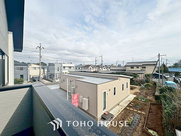 手を伸ばせば、ふれることが出来そうな環境が、そのままインテリアになったような印象です。