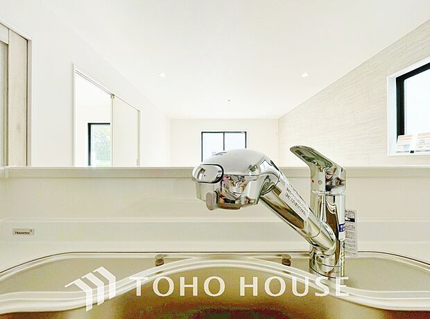 照明を完備致しました。暗い夜でも安心して移動したり、部屋を明るく照らすことで、温かみが増します。