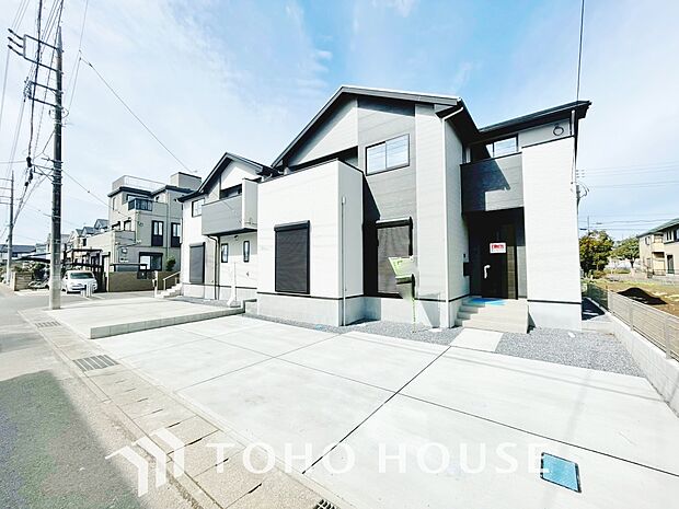 ゆったりとした駐車スペースを確保いたしましたので、大きめのお車でも駐車可能です。