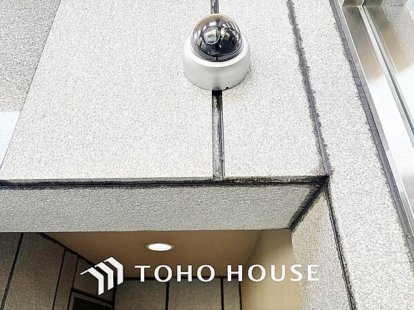 防犯カメラはエントランスや駐車場など空き巣犯への威嚇の効果があります。