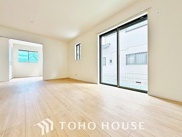 家族の暮らしに思いを馳せて、日常のワンシーンを表現したリビングダイニング。