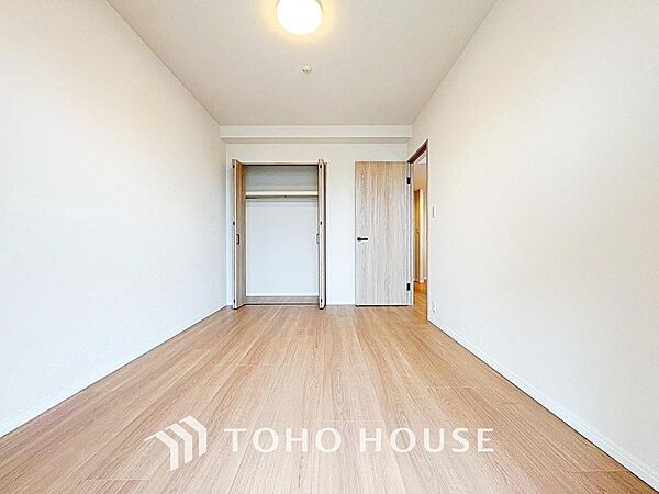 各居室にはクローゼットを完備し、家具の配置にも困らない設計がされております。