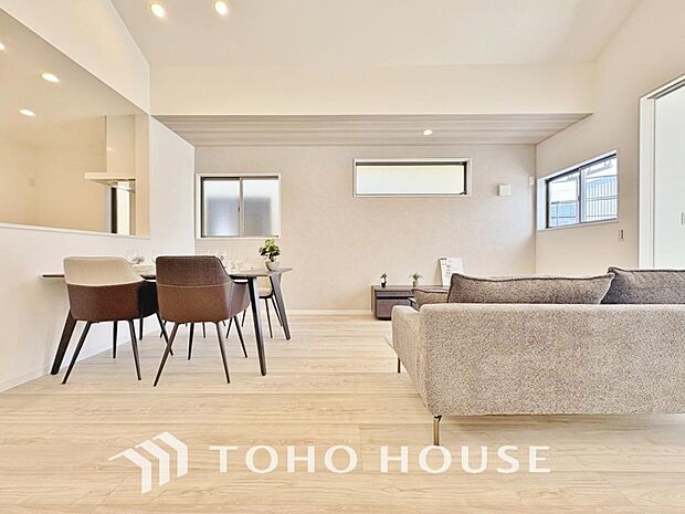 造りこんだ空間演出の妙が生み出す光と質のハーモニーはこの住宅のクオリティの良さを実感させてくれます。