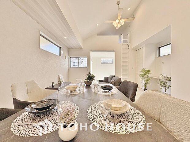 インティメイトなくつろぎを愉しむリビングルームは和やかな憩いの場となります。