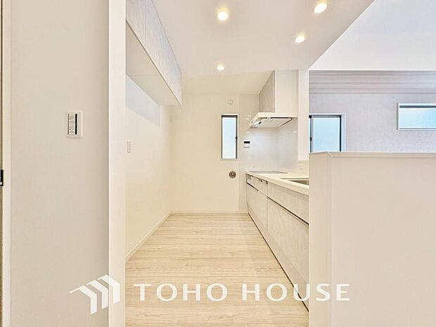 充実した収納スペースを搭載したシステムキッチンは、日々の家事がはかどります。