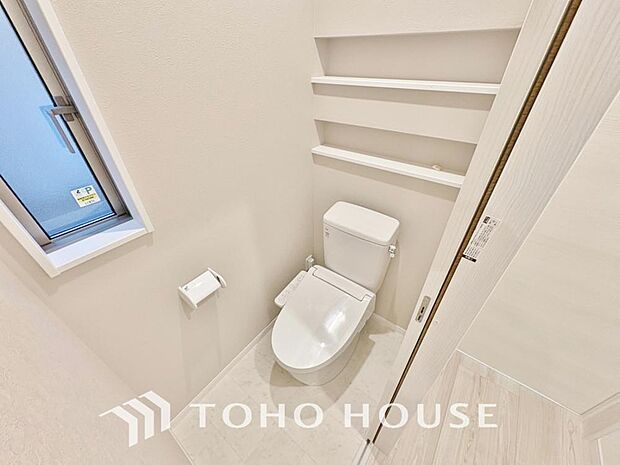 トイレには快適な温水洗浄便座付です。