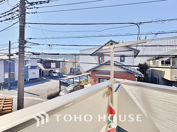 その豊かな眺望にふさわしい空間には、通風・採光にも優れ、心地よい光と風があふれています。