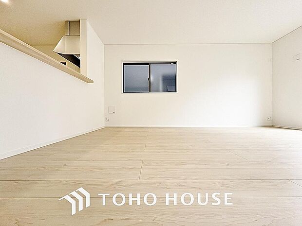 忙しい朝でも、しっかり家族が揃って食事をして頂けるゆとりある大きさのダイニングスペース。