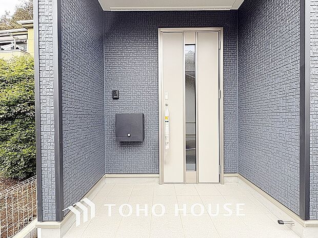 ポストは数字を回して施解錠できるダイヤルや暗証番号を設定するタイプなどがあり防犯効果が高まります。