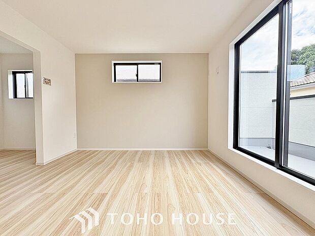 心と体をゆったりと安らげる主寝室。寝室のゆとりが大きい分だけ、暮らしの安らぎは深まります。一日の疲れを癒すだけでなく、ご夫婦の親密な語らいを紡ぎ出します。