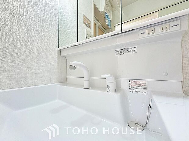 シャンプーするのはもちろんですが、お掃除もしやすく洗濯物や靴のつけ置きも出来て便利です。