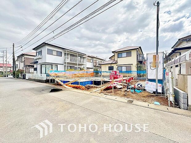 周辺環境とのコラボレーションにより明るく開放的な外観へ。住まいへの拘りは環境からも!