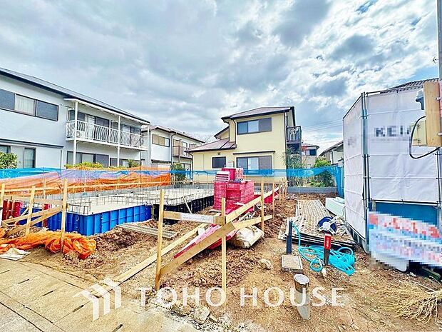 近隣の駐車場まで歩く必要がなく、子どもや高齢者がいる世帯は駐車場から自宅までの距離が短い方が便利です