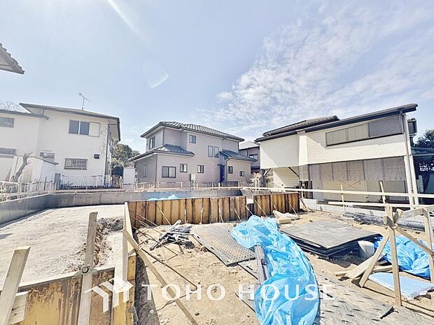 近隣の駐車場まで歩く必要がなく、子どもや高齢者がいる世帯は駐車場から自宅までの距離が短い方が便利です