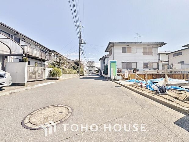 周辺環境とのコラボレーションにより明るく開放的な外観へ。住まいへの拘りは環境からも!