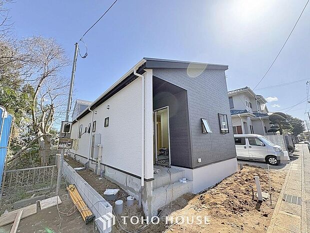 太陽に愛された邸は、陽当り通風に優れた魅力的で快適さを追求した邸宅でした。