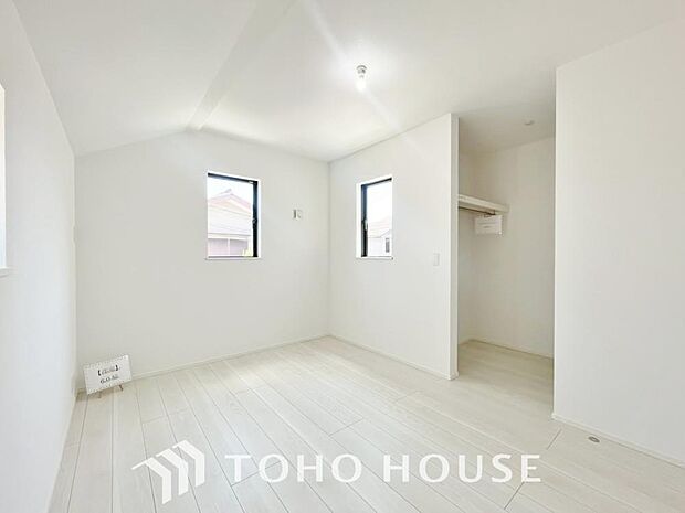 白を基調とした室内は、明るい住空間を造り出すだけでなく、清潔感をもたらしてくれます。