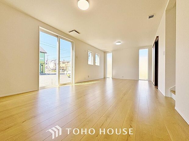 朝は爽やかな日差しを浴びながら、家族みんなでおいしい朝食。昼下がりにはのんびりと過ごすひと時。