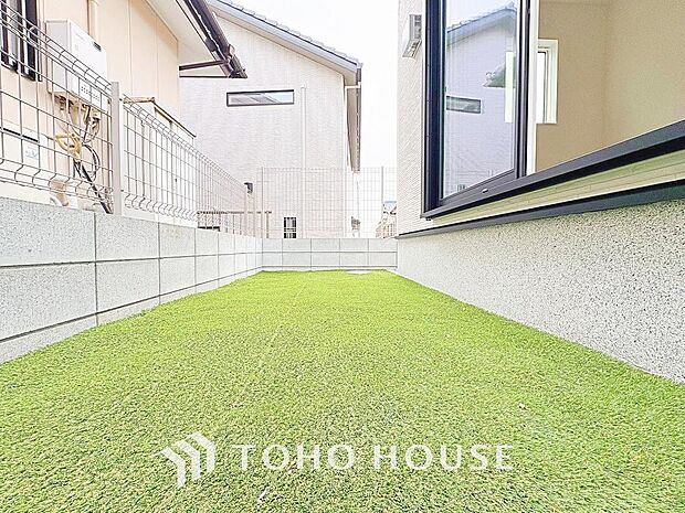 日当たりも良く、家庭菜園や植栽を育てるのに適したお庭はこれからの生活に緑という癒しを与えてくれます。