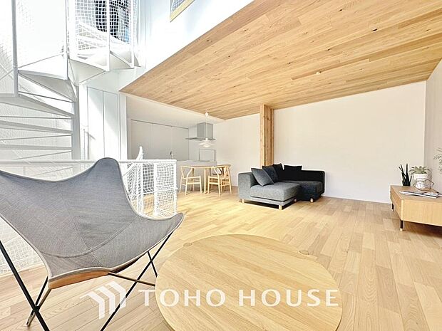 インティメイトなくつろぎを愉しむリビングルームは和やかな憩いの場となります。