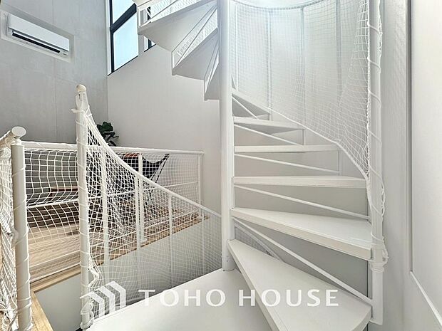 リビング階段は帰宅時や外出時に家族と顔を合わせやすく、家族の行動をある程度把握することができます。