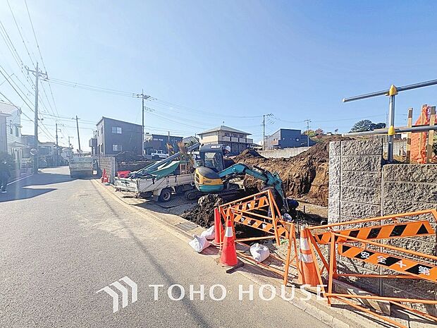 街並みの風景に包み込まれながら、瀟洒な印象も湛えて建築いたします。