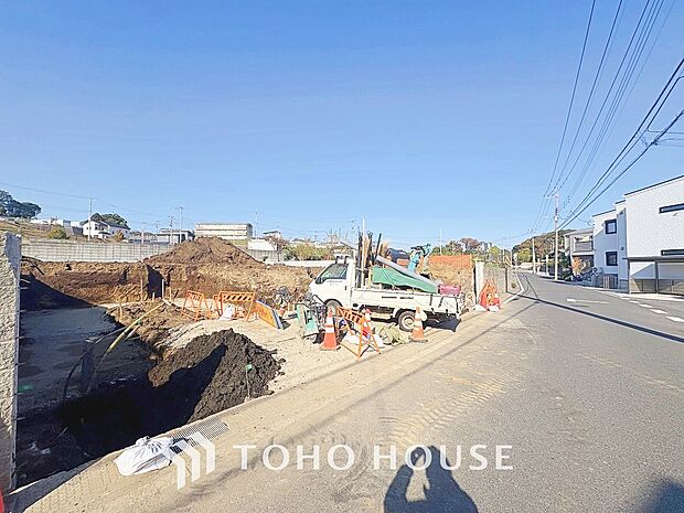 四季折々の変化を楽しめる心地よい場所。時間の経過と共に味わいが出る素敵な空間へ。