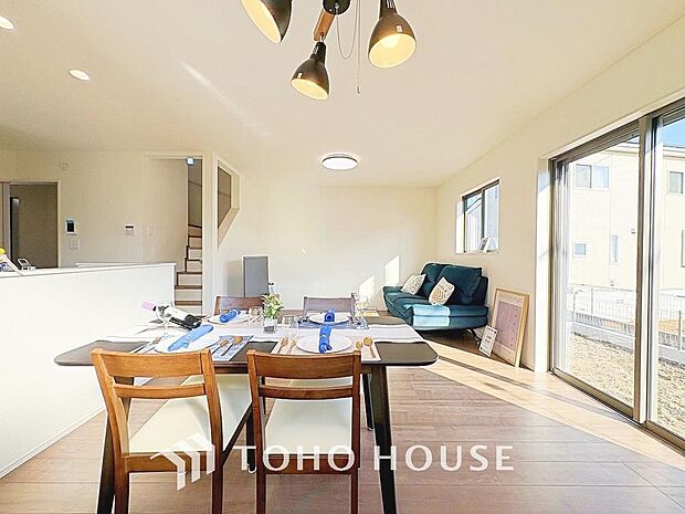 ここにはみんなが集い、食事と楽しい会話が始まる。そんな幸せを感じさせてくれる場所でありたい。