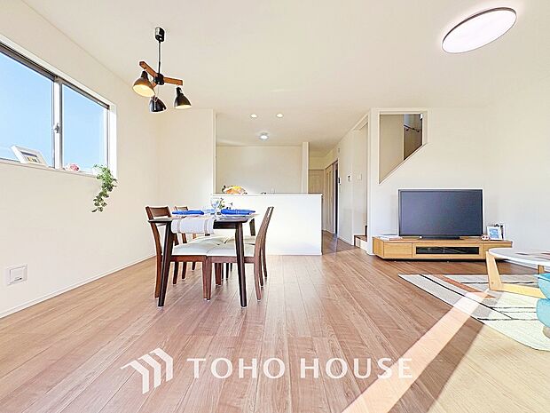 家族皆が集まる場所だからこそ、一番明るく使い勝手のいい空間に仕上げております。