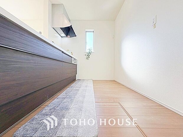 充実した収納スペースを搭載したシステムキッチンは、日々の家事がはかどります。