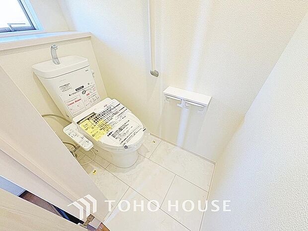 トイレには快適な温水洗浄便座付