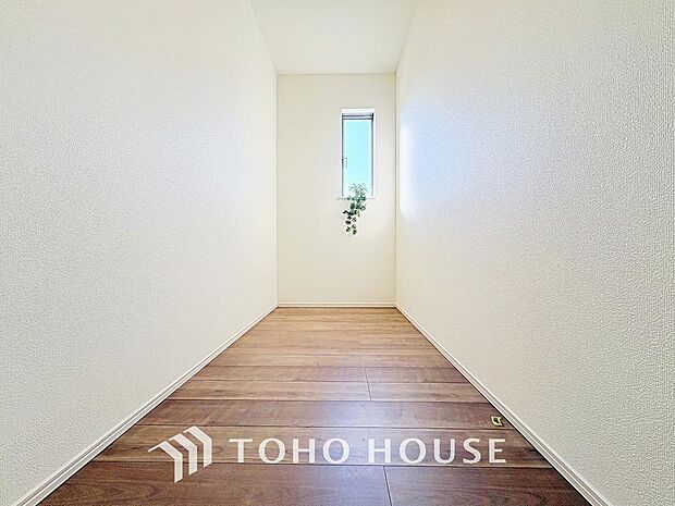 お子様のおもちゃやゴルフバック等、大きなお荷物をお持ちの方や、お荷物が多い方でも安心のスペースです。